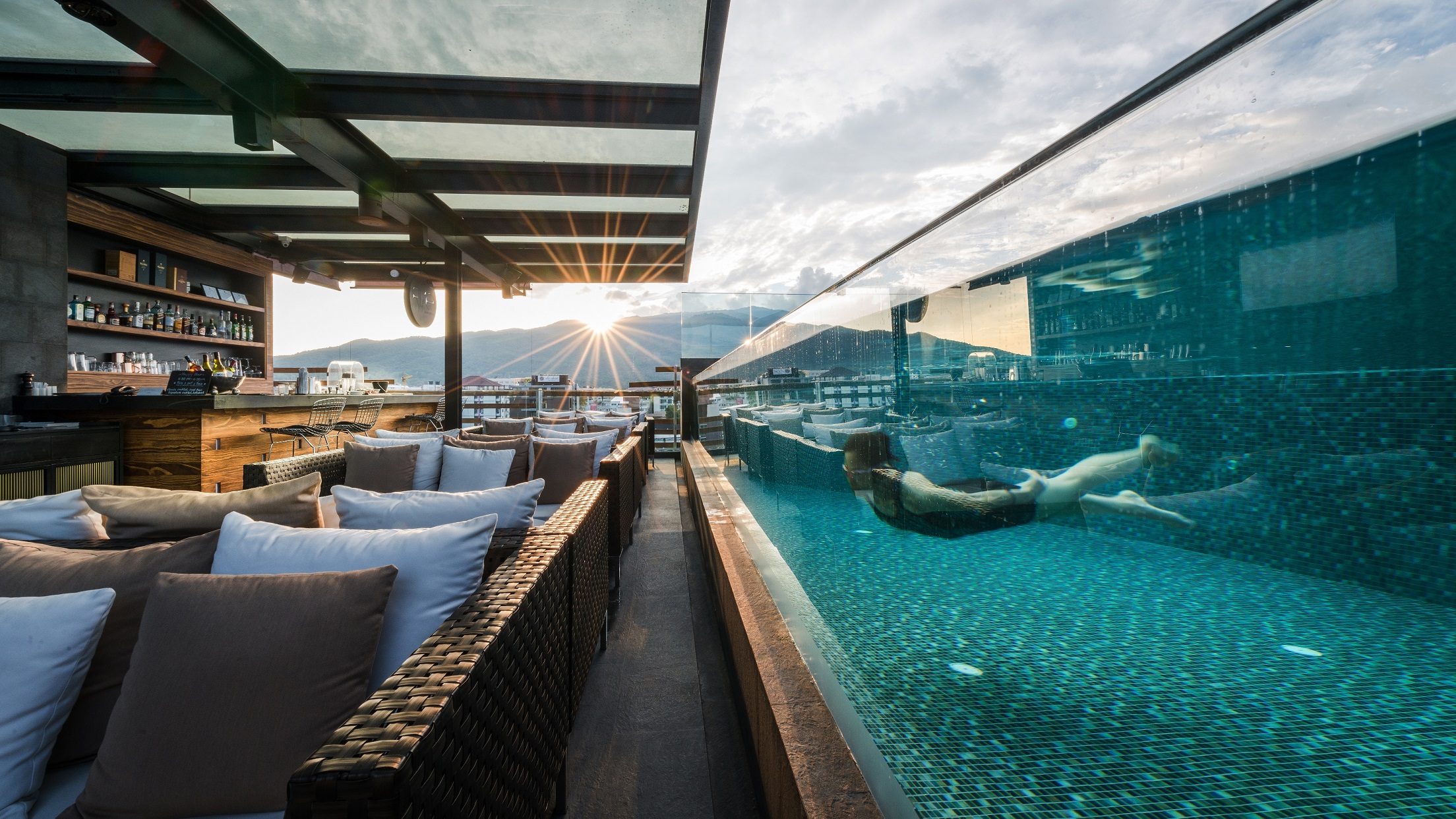 Rise rooftop bar infinity pool Luxury Lifestyle Awards