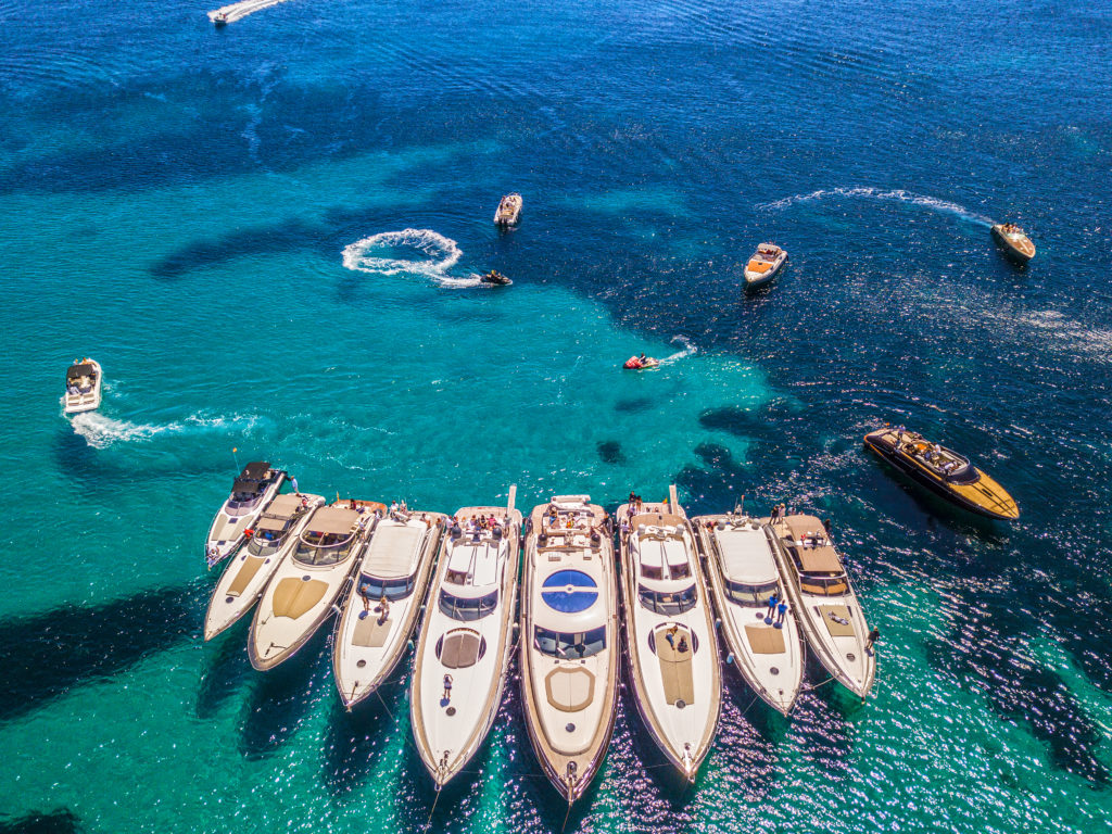 Photo inspiration: Visual Reference: The Most Luxurious Concierge Service You Can Imagine