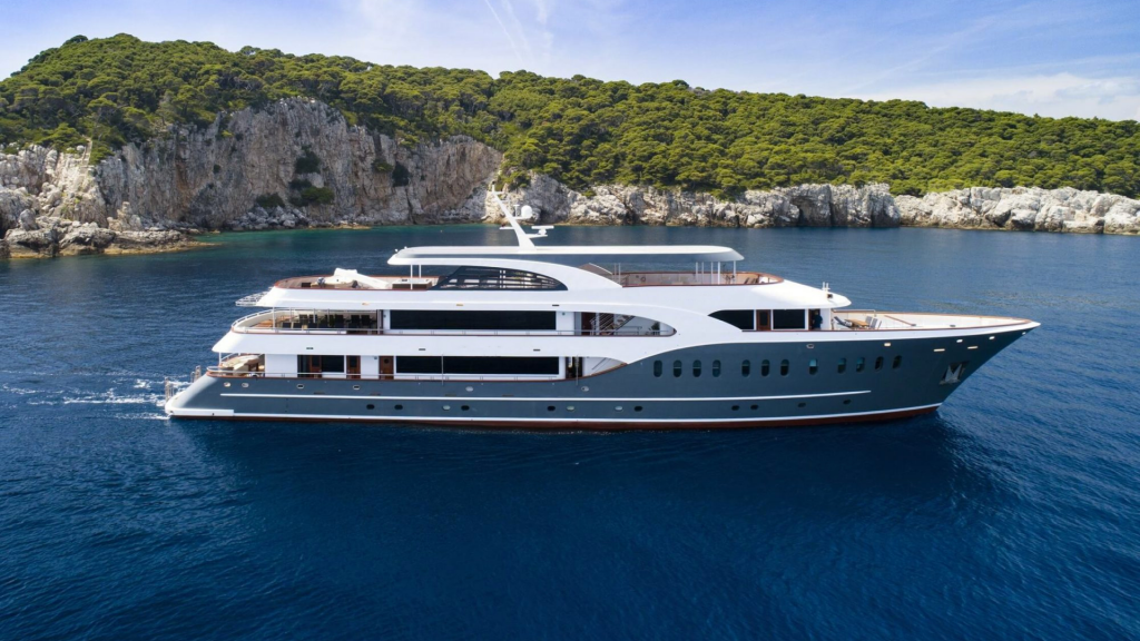 luxury private cruises