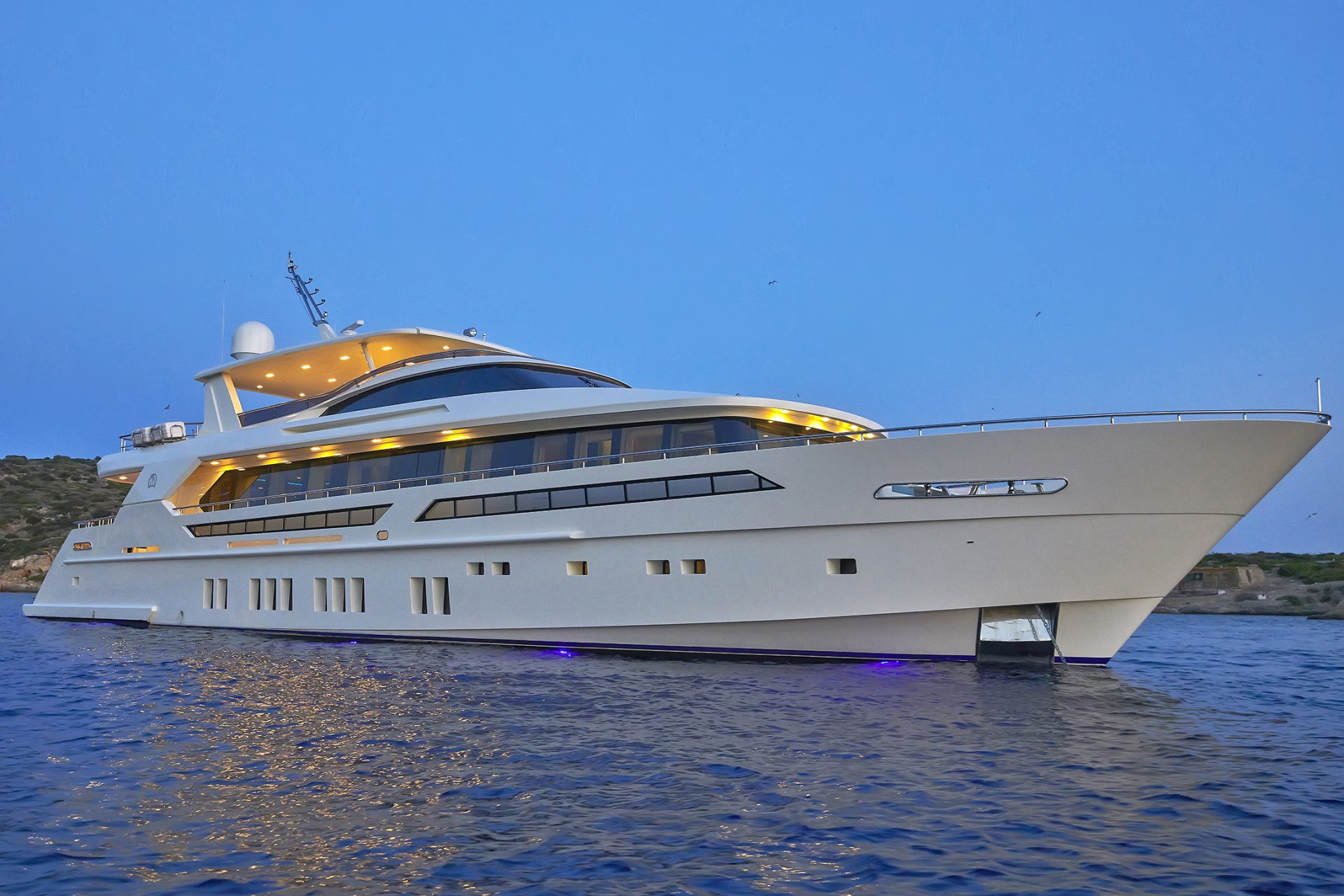 luxury yachts in greece