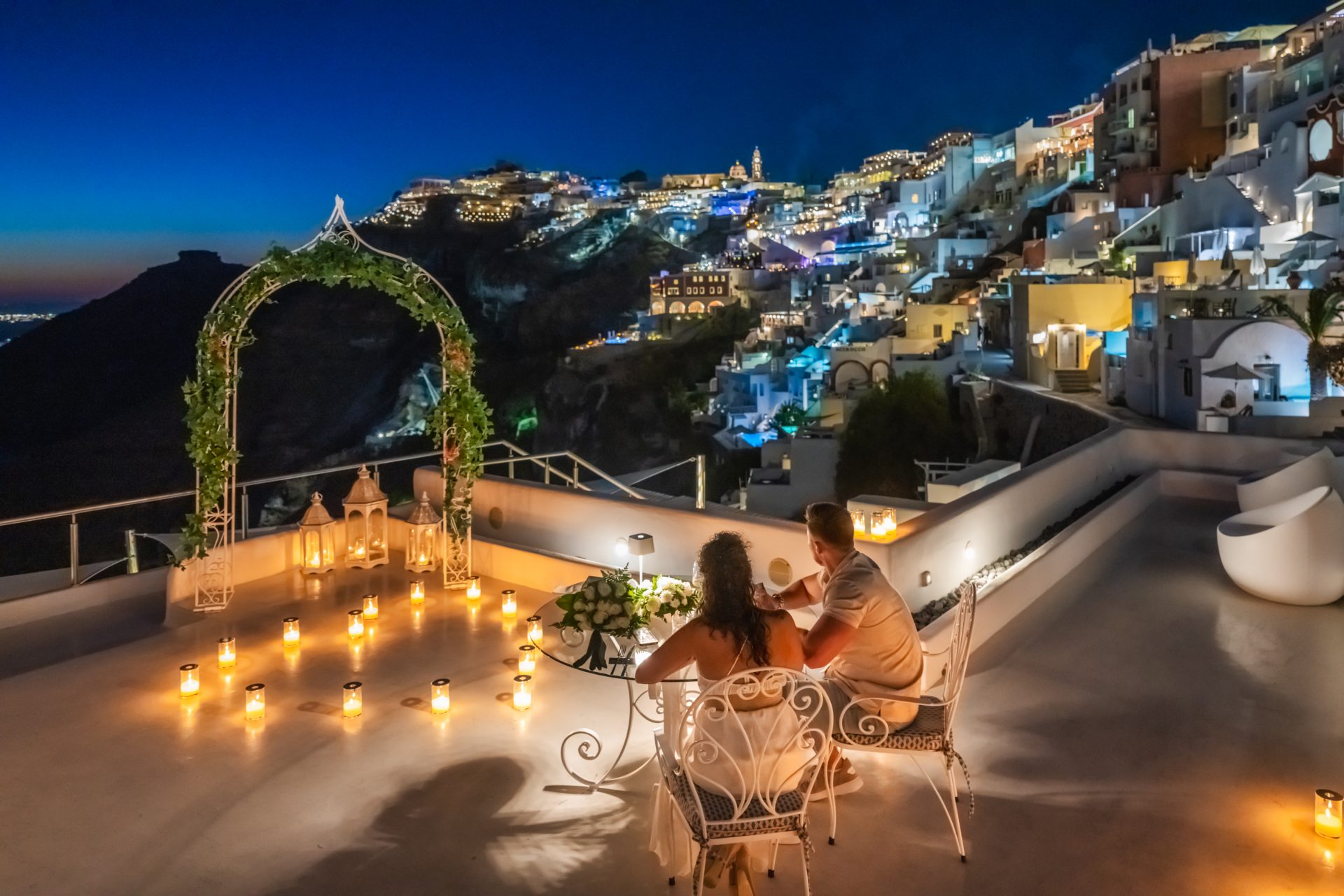 Discovering Gourmet Delights in a Spectacular Santorini Setting