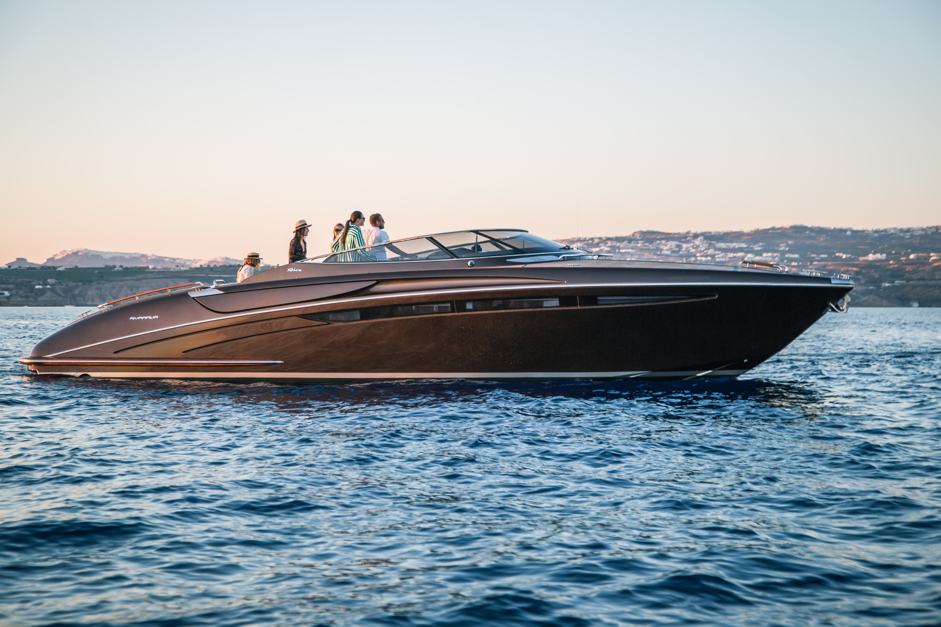 Riva. Катера Riva Rivarama. Катер Riva Rivamare. Rivarama 44 моторная лодка. Катер Riva Sport 44.