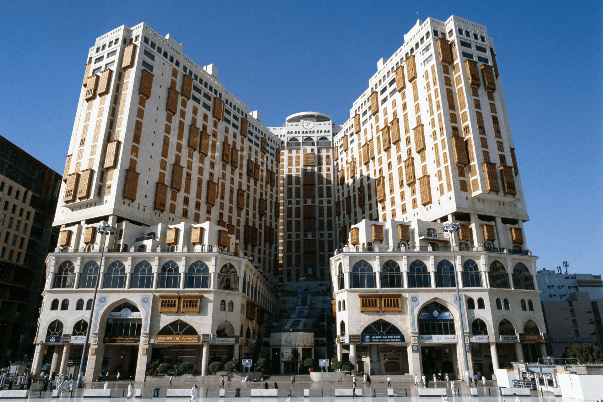 Гостиница в мекке. Отель в Мекке. Хилтон энд Тауэрс Мекка. Hilton Hotel Makkah. 7 Звездочный отель в Мекке.