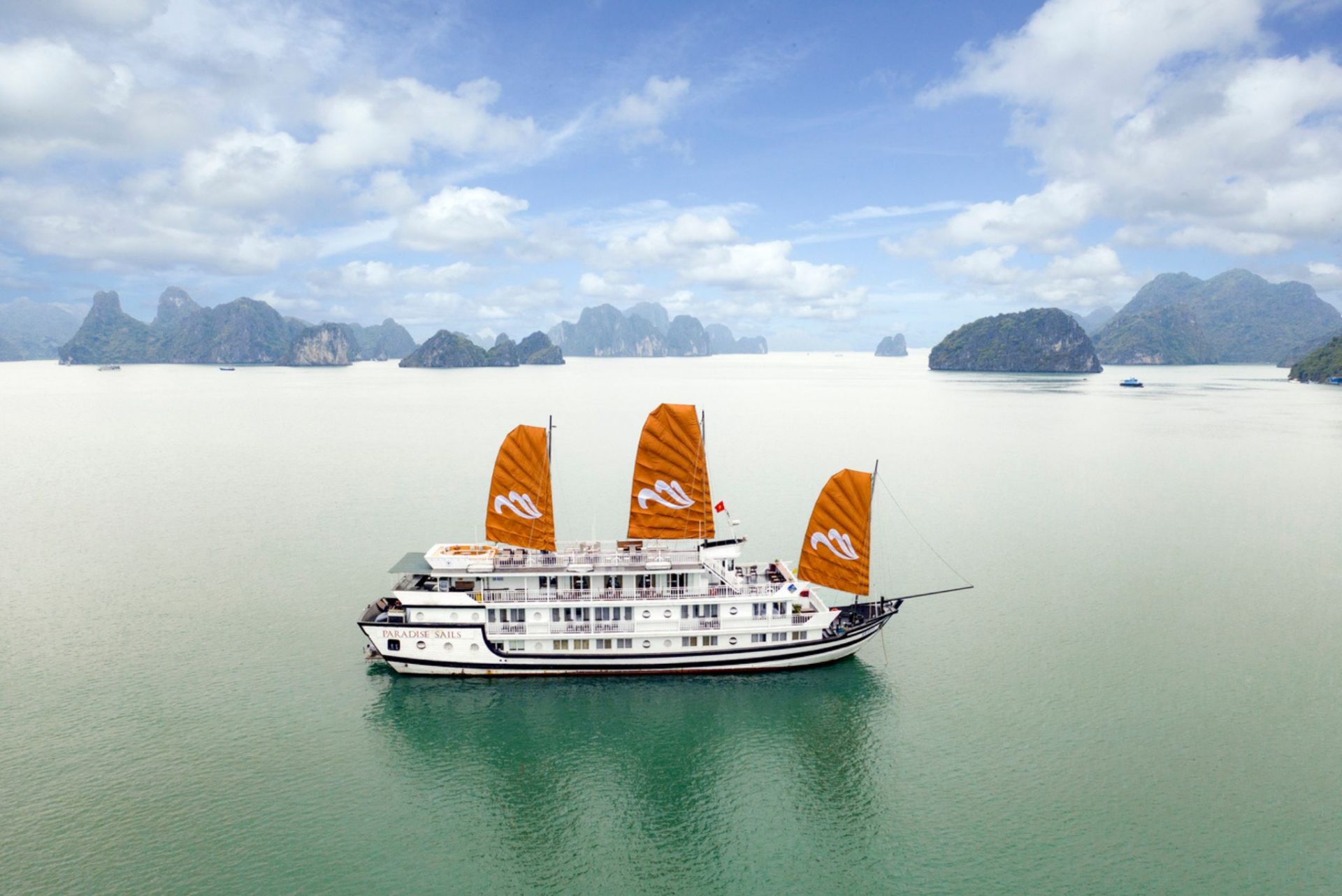 cruise in ha long