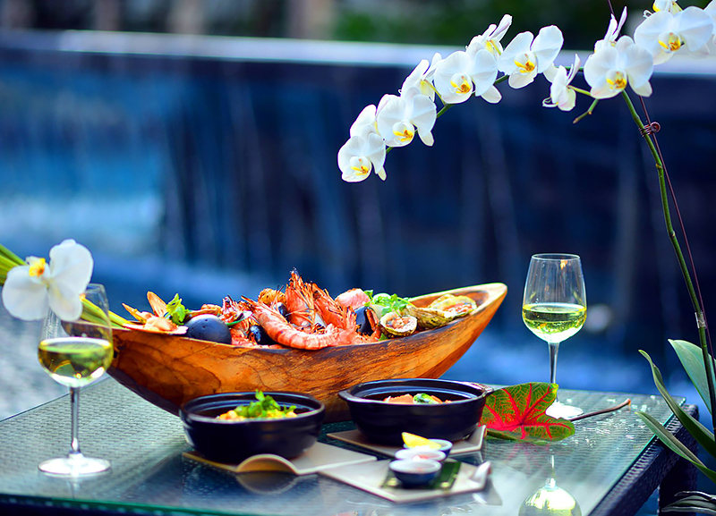 Four Plates Restaurant Luxury Lifestyle Awards