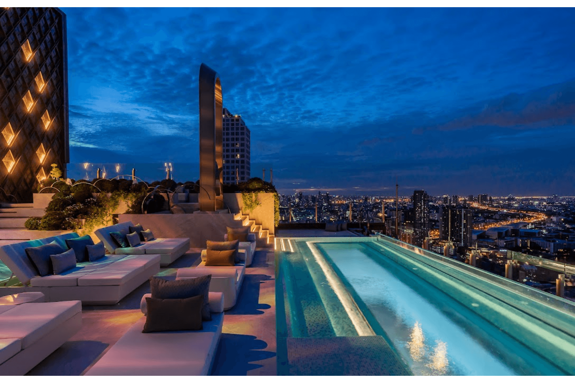 INNSiDE Bangkok-Swimming Pool-Night