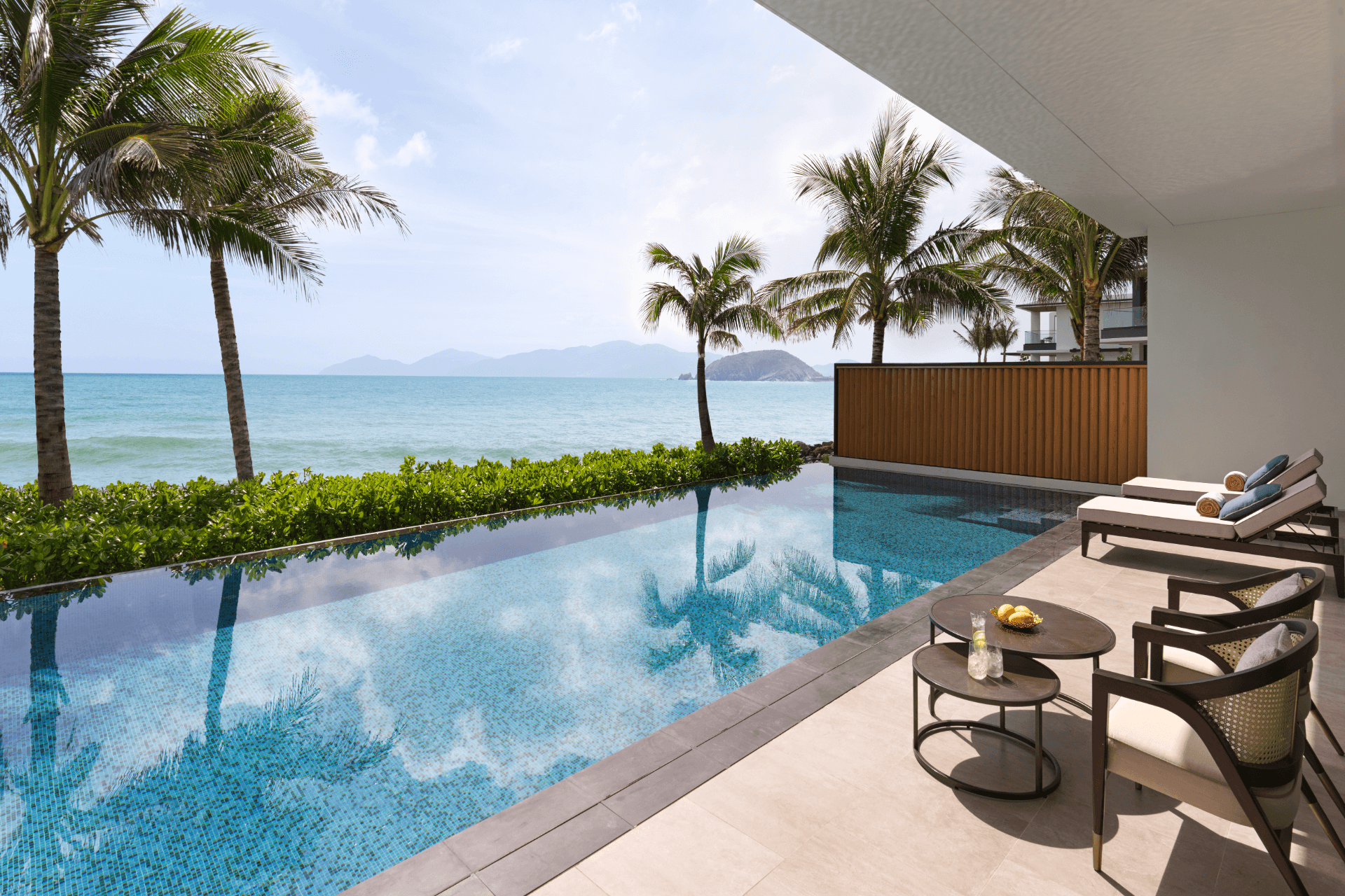 Gran Melia Nha Trang_Ocean Front one bedroom Pool Villa Pool detail