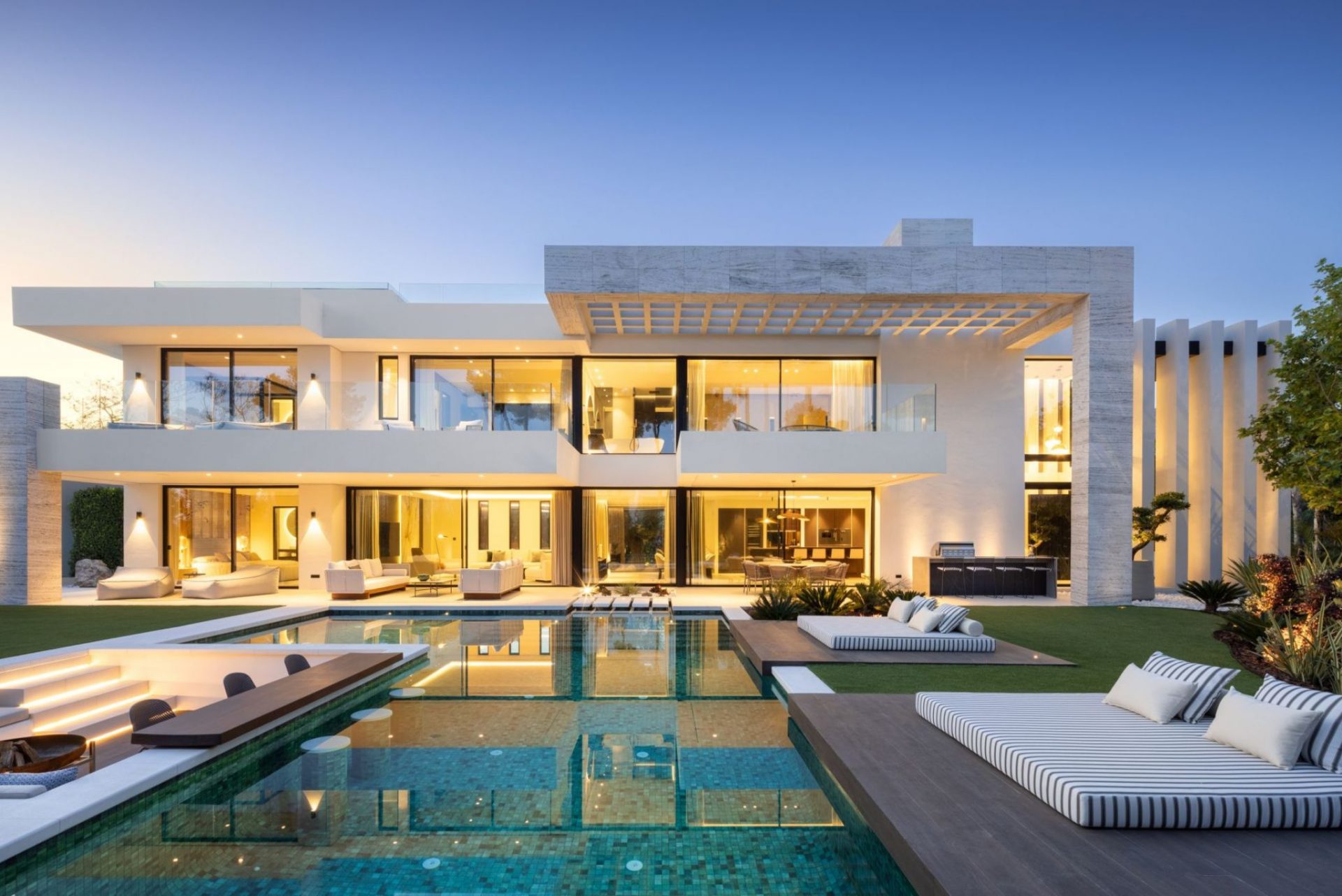 TOP 100 Luxury Real Estate Brokers