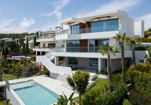 Villa Fortaleza by Vieira de Moura Architects