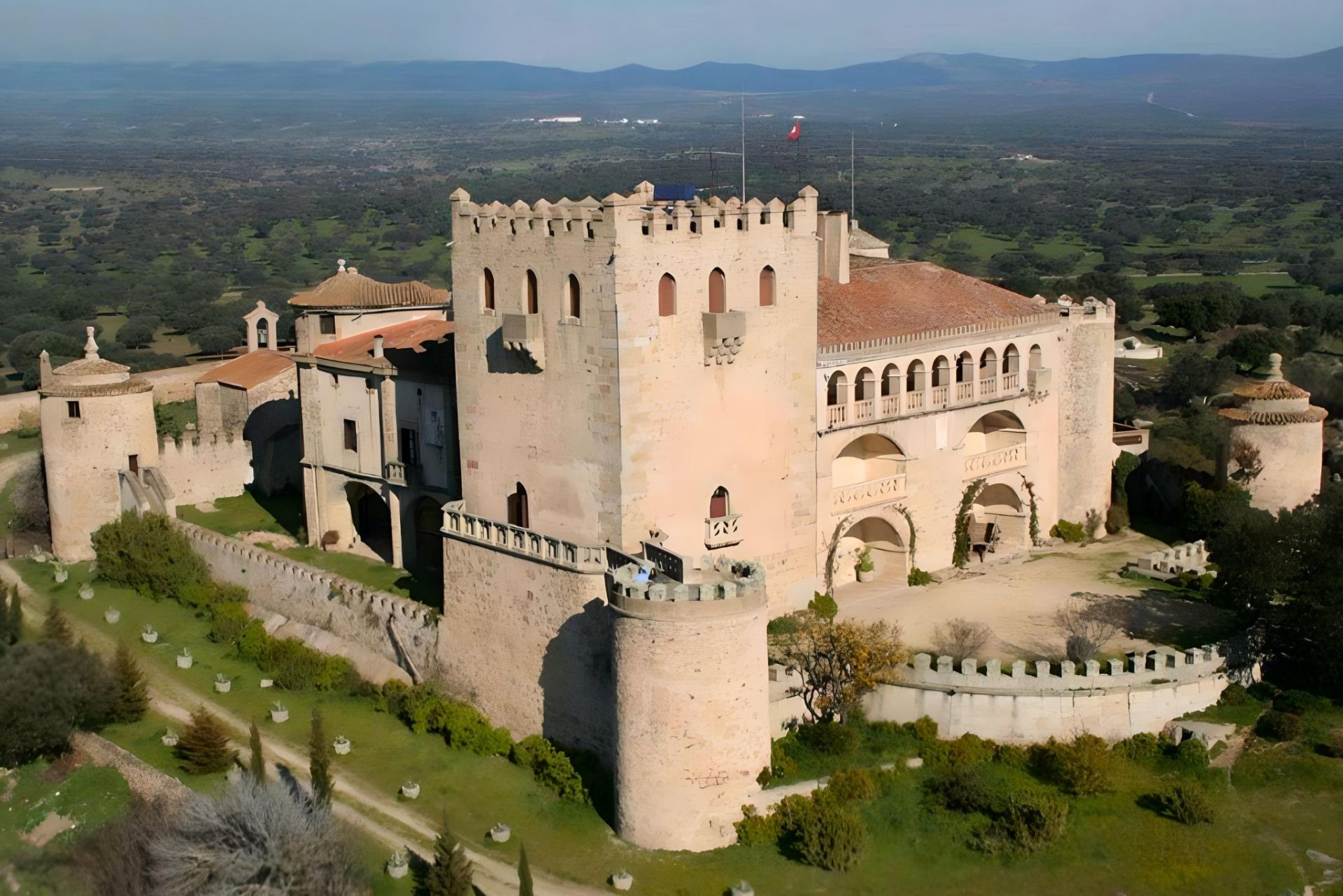 LAMATISSE Luxury Real Estate