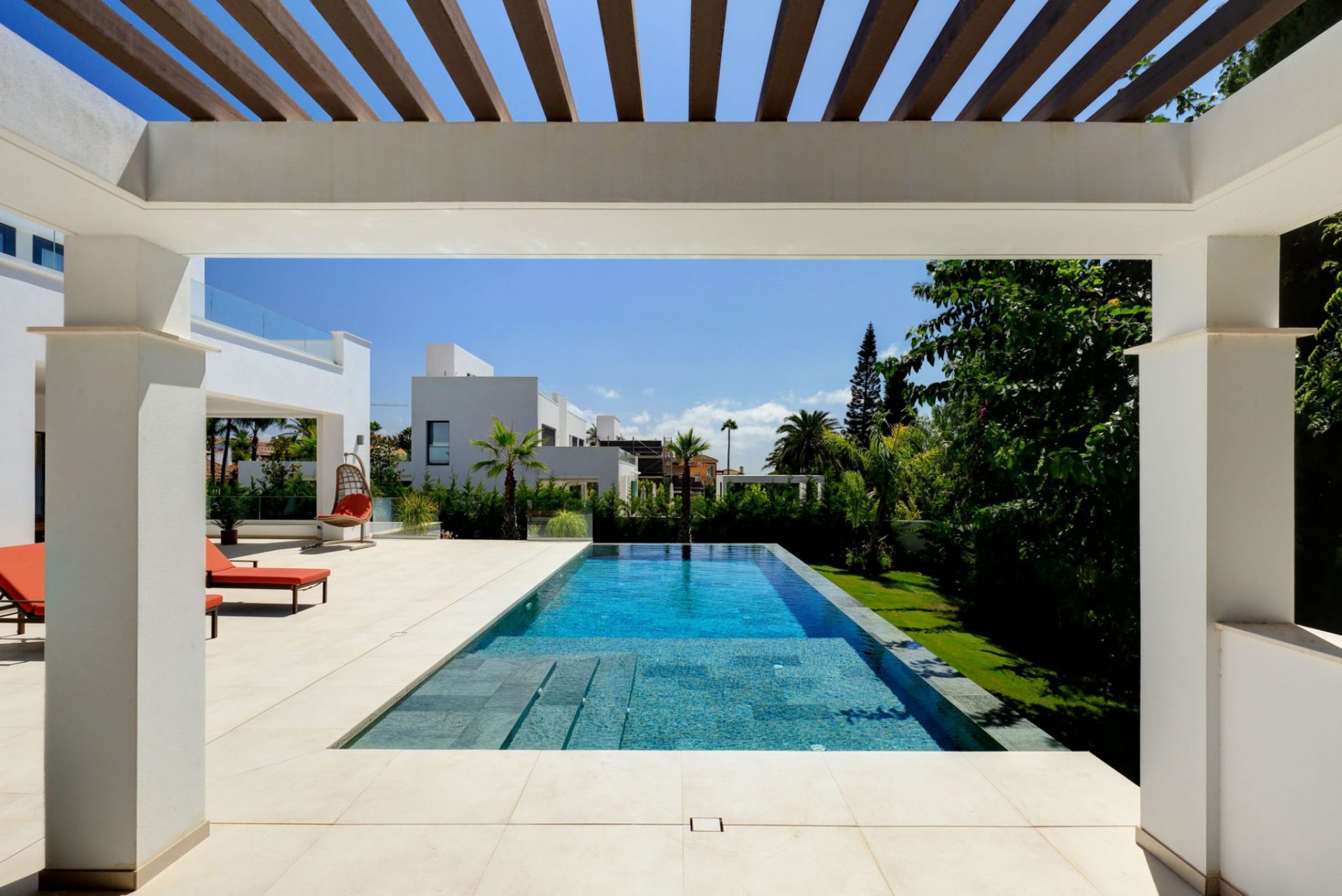 Nos 18 & 19, Oasis Club
