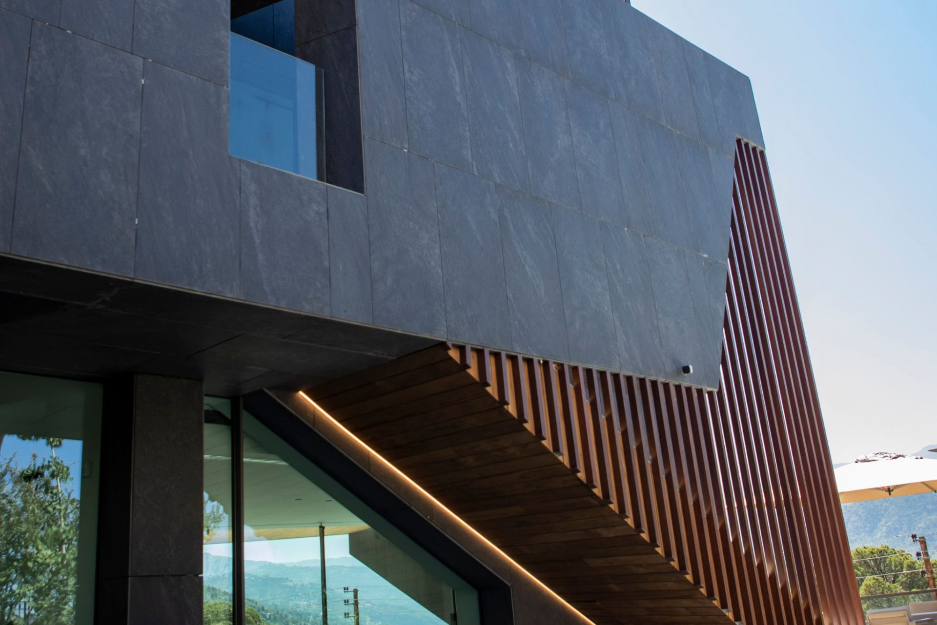 Surfaces Contractor