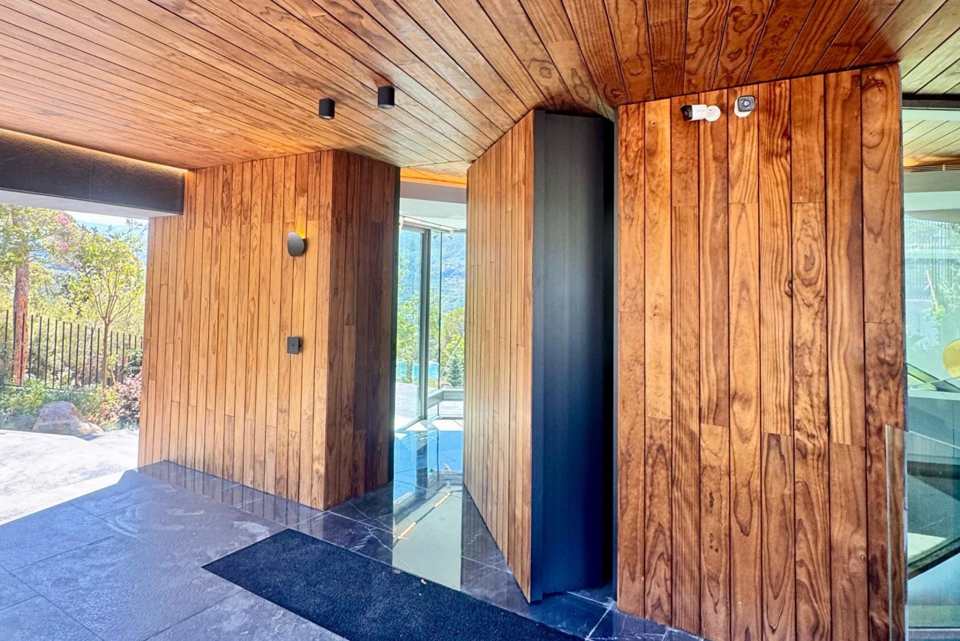 Surfaces Contractor