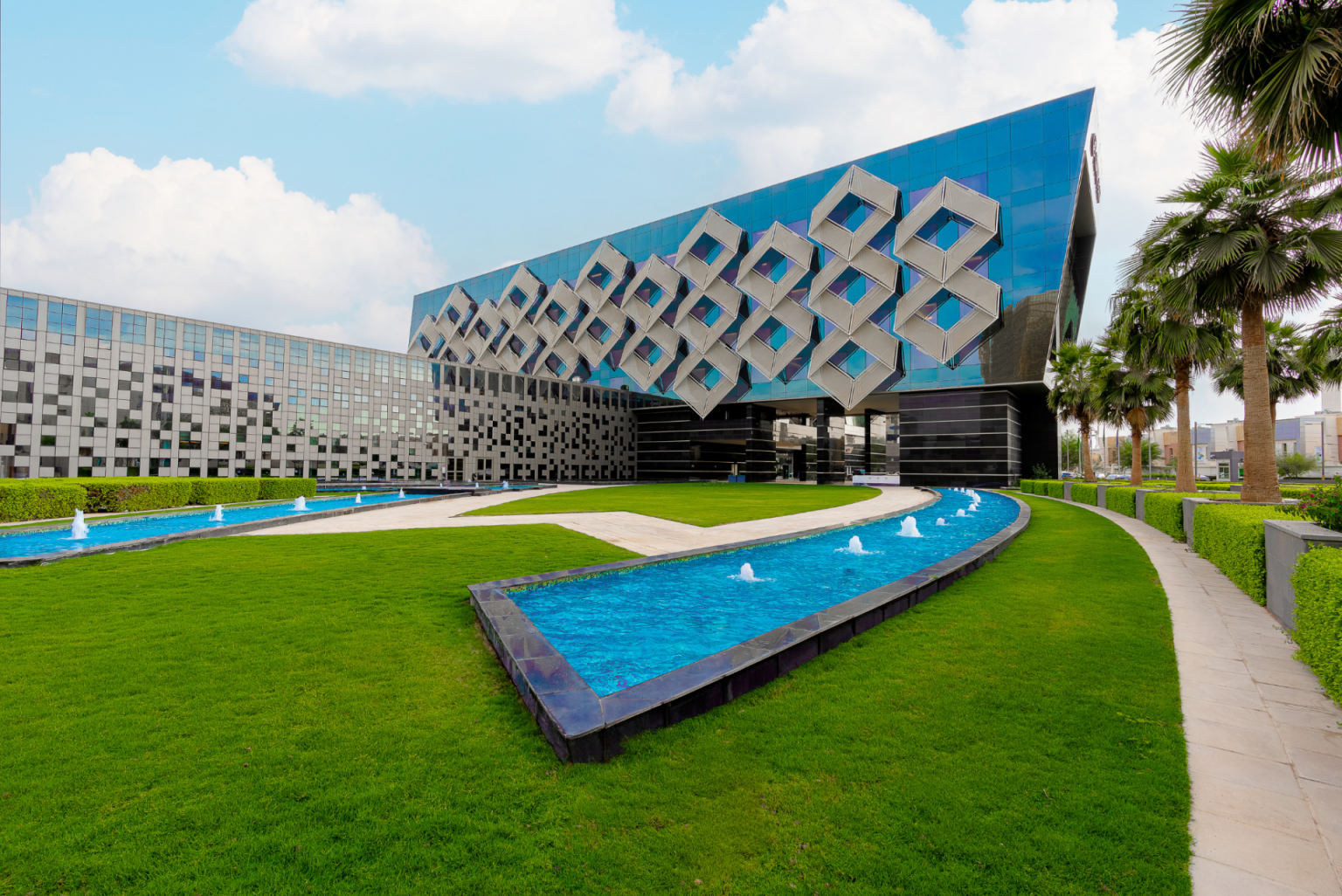 Crowne Plaza Riyadh RDC Hotel Captures Top Luxury Award