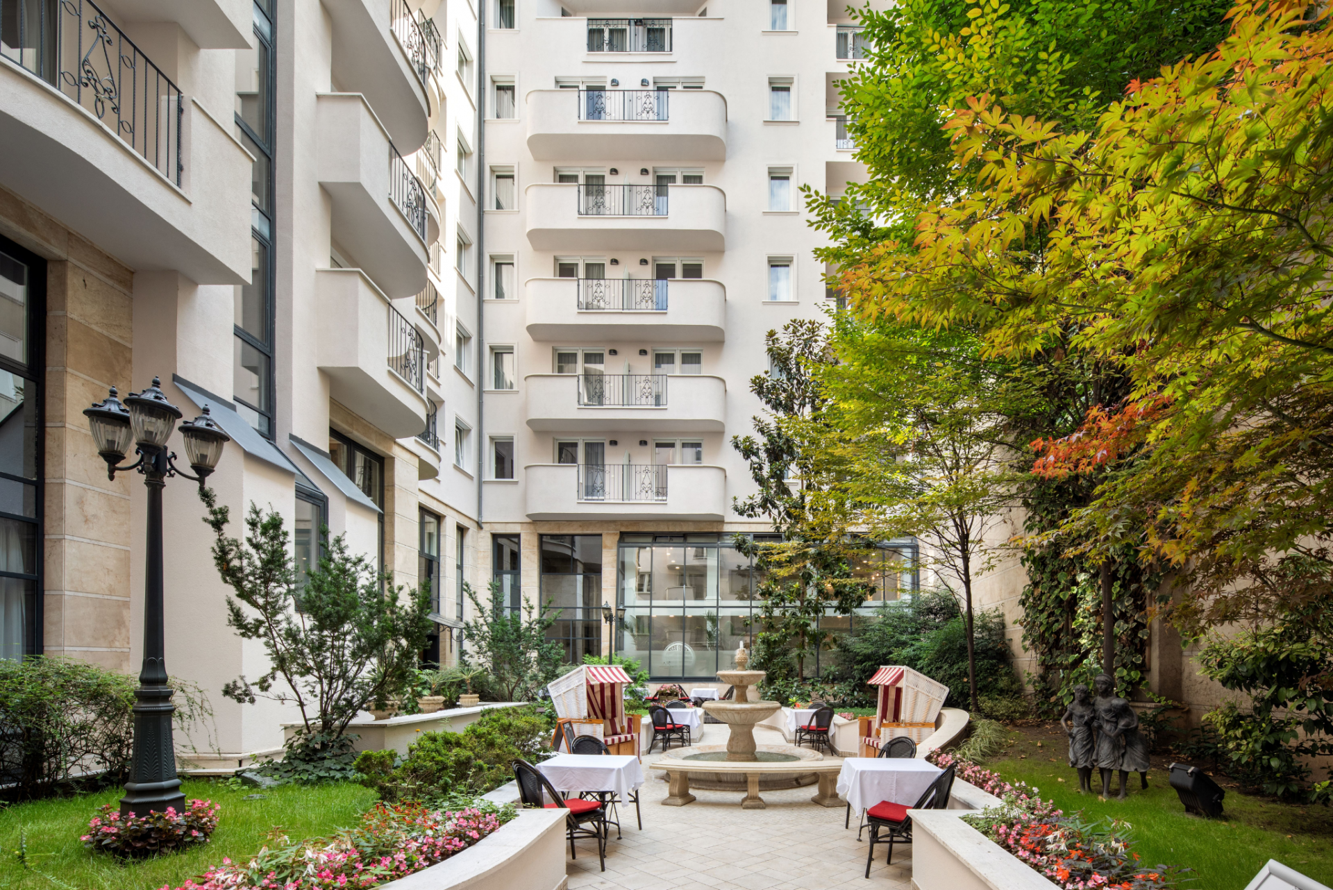 Queen’s Court Hotel & Residence