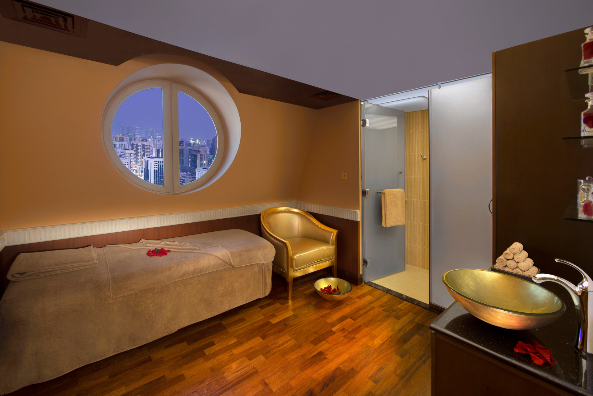 Royal Rose Hotel Abu Dhabi, Curio Collection by Hilton